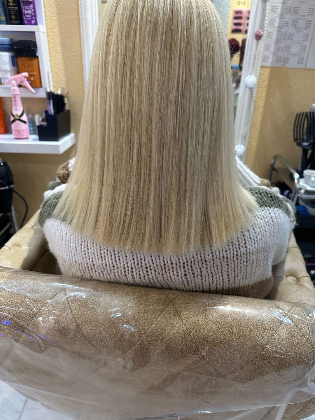 Poezija ljepote #sarajevo Farbanje kose Farbanje izrastka + žensko šišanje + feniranje na ravno - kosa srednje dužine