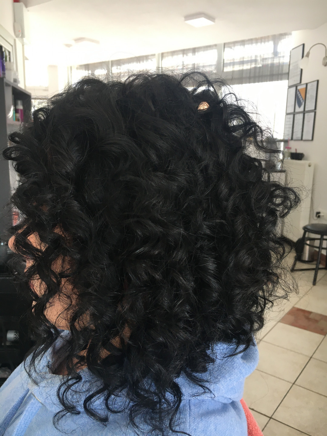 Lokne na figaro - paž / kosa srednje dužine - Frisco, Sarajevo Svečane i frizure za svadbu Frizerski saloni Svečane i frizure za svadbu, Sarajevo, Centar - Stari Grad