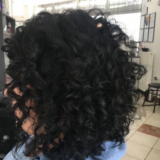 Frisco #sarajevo Svečane i frizure za svadbu Lokne na figaro - paž / kosa srednje dužine Afro lok