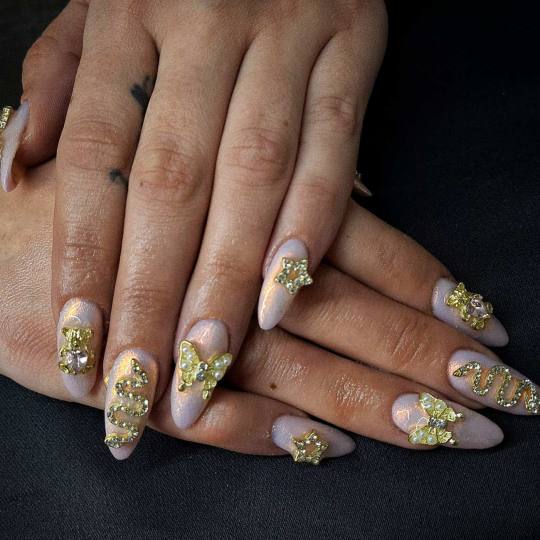 Allure #sarajevo Nadogradnja noktiju Nadogradnja noktiju - all inclusive * Tehnika izlivanja, na pri