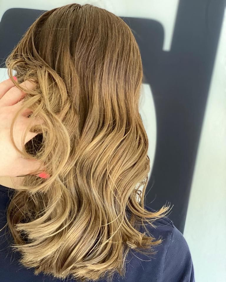 Farbanje cijele dužine kose - duga kosa - Frisco, Sarajevo Farbanje kose Frizerski saloni Farbanje kose, Sarajevo, Centar - Stari Grad