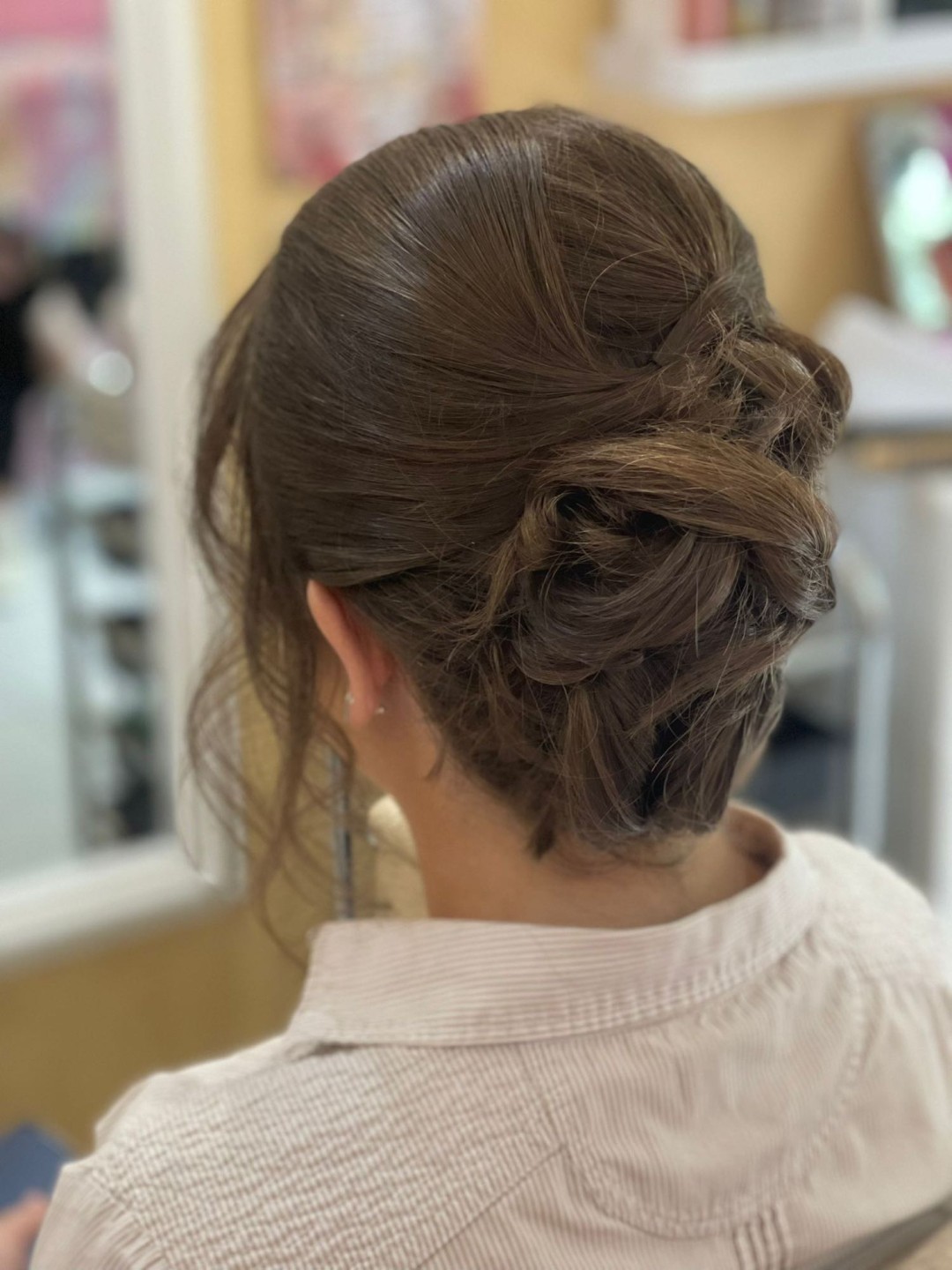 Poezija ljepote #sarajevo Svečane i frizure za svadbu Svečana frizura - kosa srednje dužine