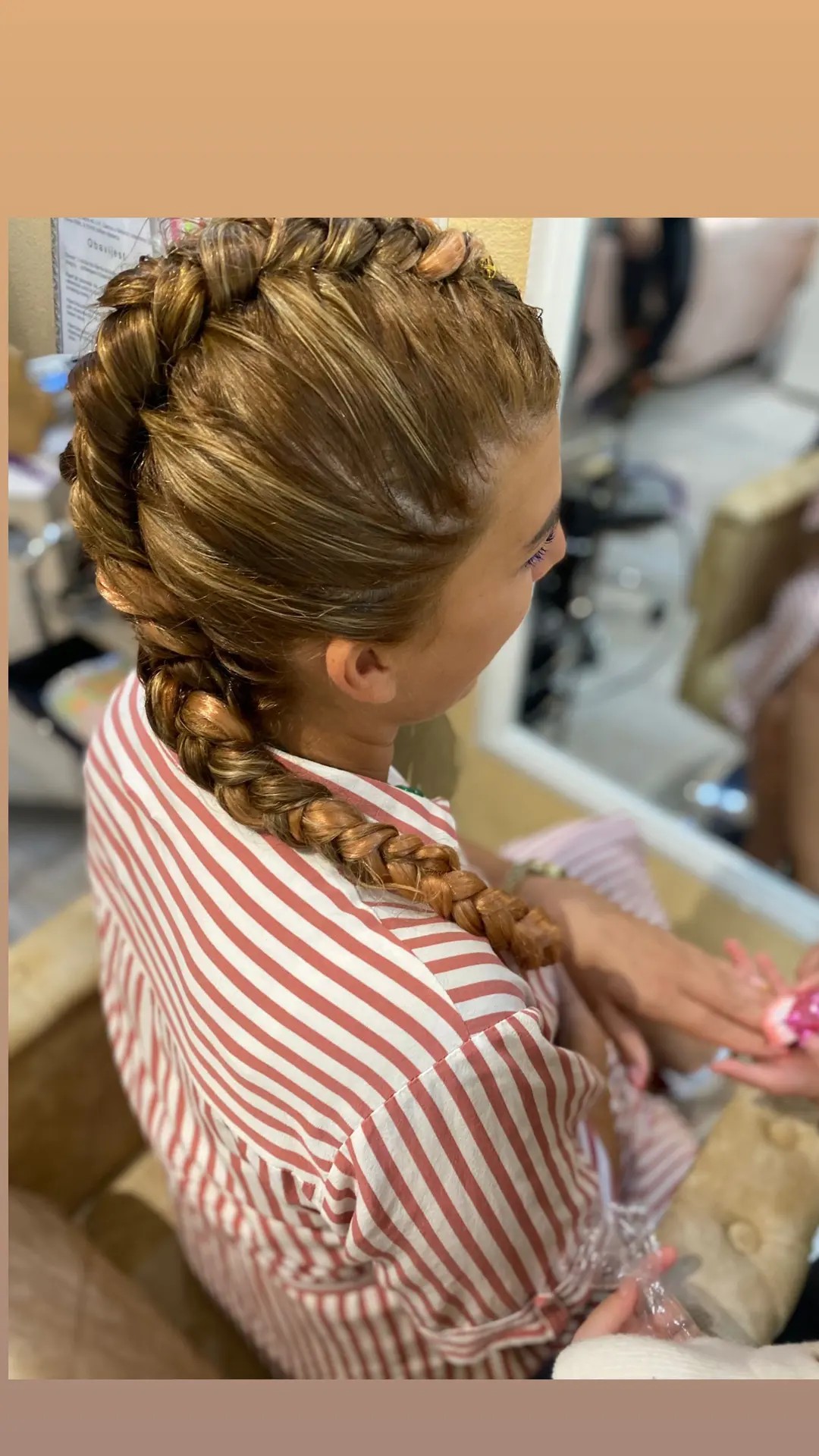 Poezija ljepote #sarajevo Pletenice, kike, punđe Pletenica - jedna