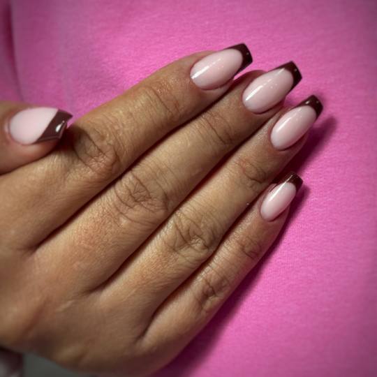 Lovely Em salon & head spa #sarajevo Ojačavanje noktiju Trajni lak/gel/rubber baza - M dužina