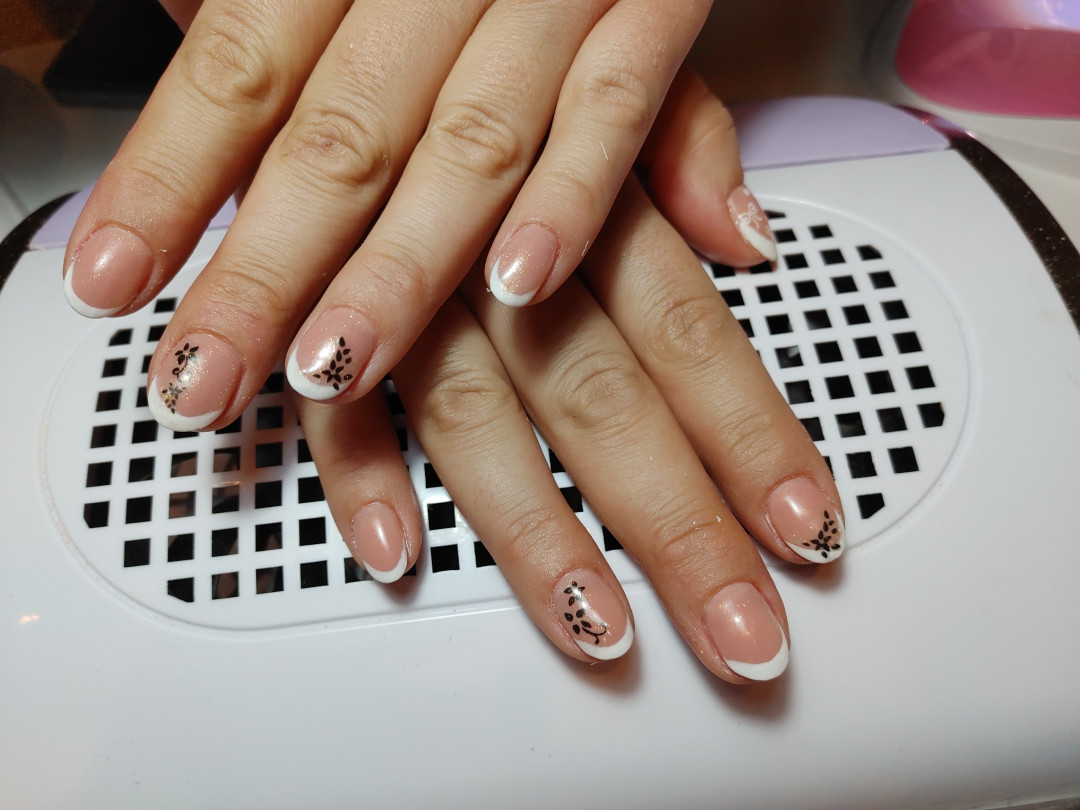 Ojačavanje prirodnih noktiju gelom - Salon ljepote A3M By Amela Malkoč, Sarajevo Ojačavanje noktiju Nokti Ojačavanje noktiju, Sarajevo, Centar - Stari Grad