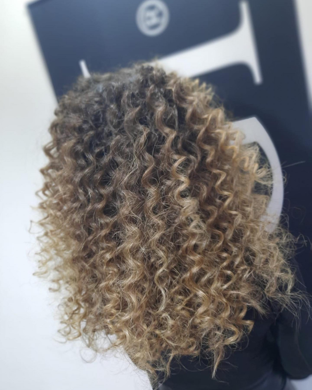 Lokne na figaro - ekstra duga kosa - Frisco, Sarajevo Svečane i frizure za svadbu Frizerski saloni Svečane i frizure za svadbu, Sarajevo, Centar - Stari Grad