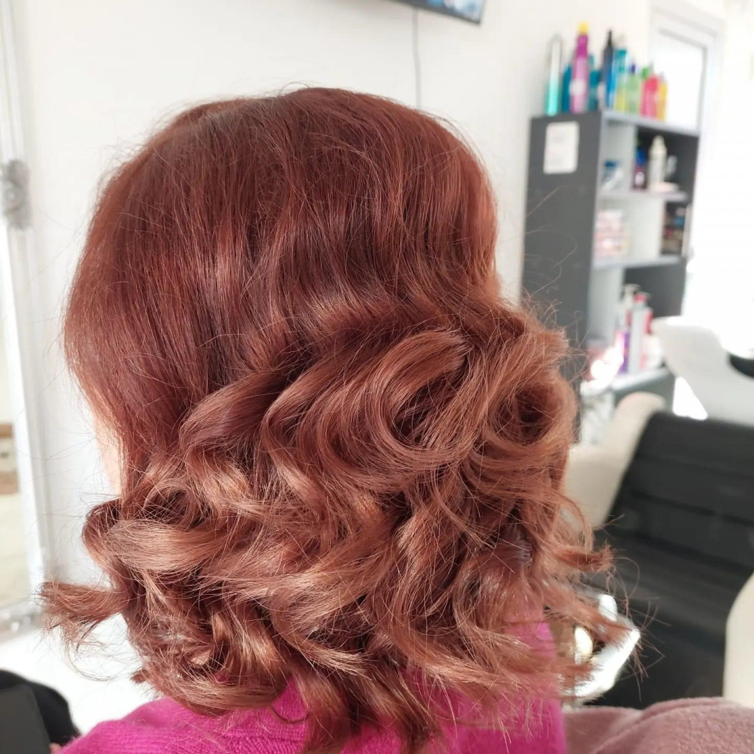 Farbanje cijele dužine kose - kosa srednje dužine - Frisco, Sarajevo Farbanje kose Frizerski saloni Farbanje kose, Sarajevo, Centar - Stari Grad