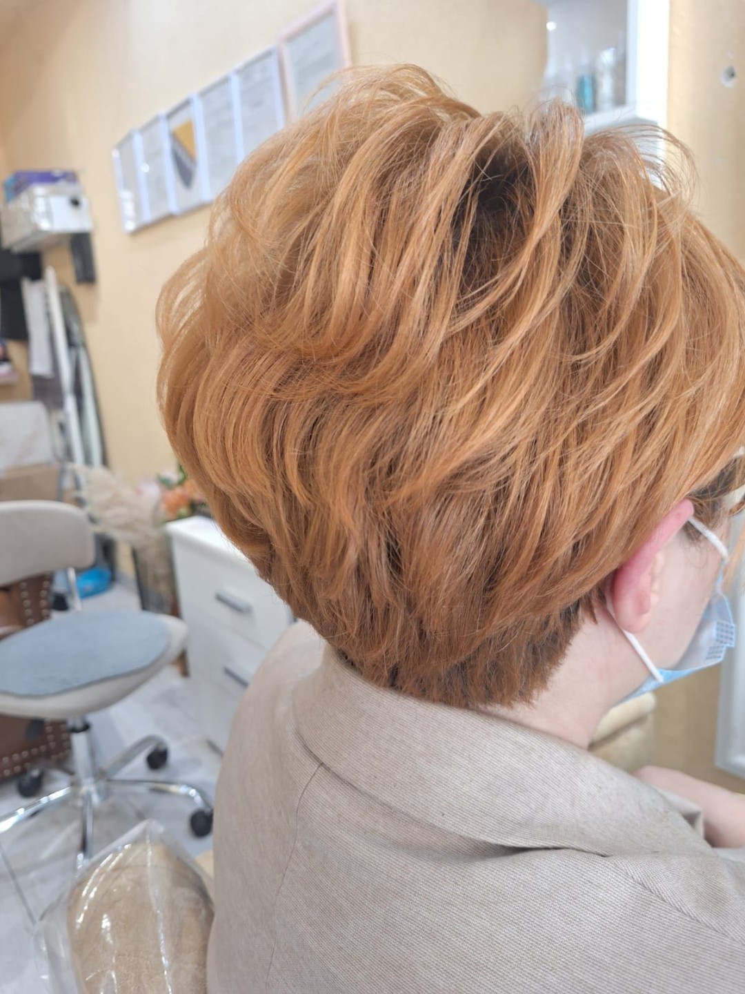 Poezija ljepote #sarajevo Žensko šišanje Žensko šišanje + pranje kose + feniranje - kratka kosa