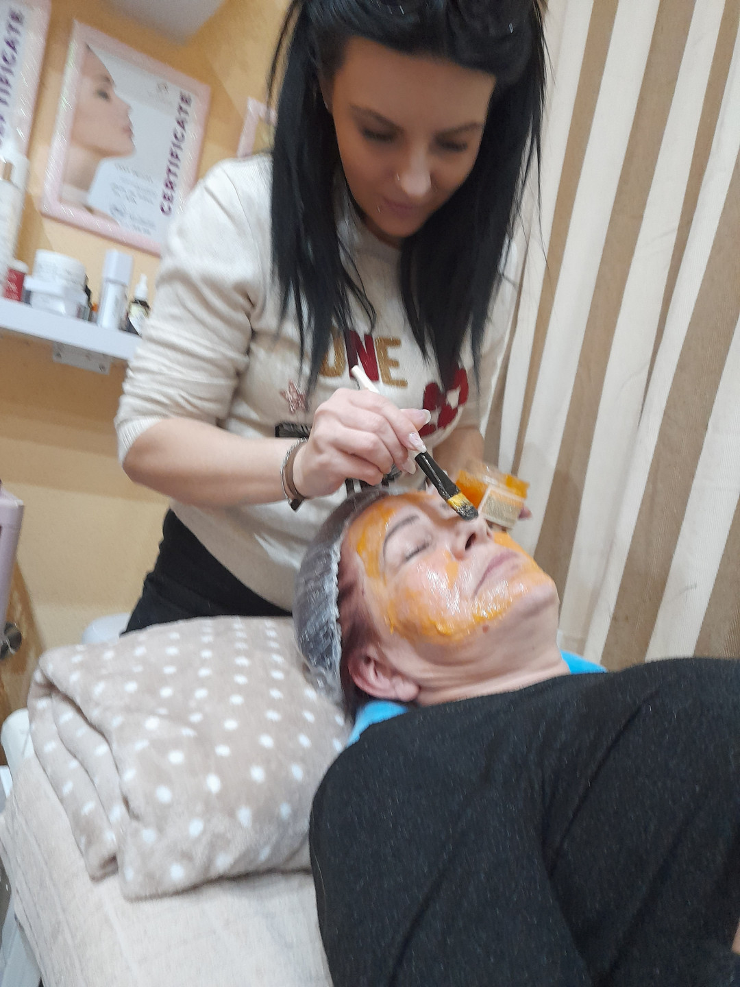 Poezija ljepote #sarajevo Piling lica Piling lica + špatula + masaža lica + maska