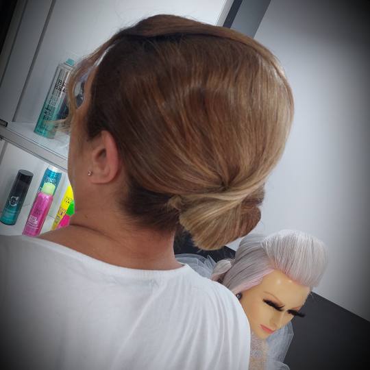 Frisco #sarajevo Svečane i frizure za svadbu Svečana frizura složena - kratka kosa