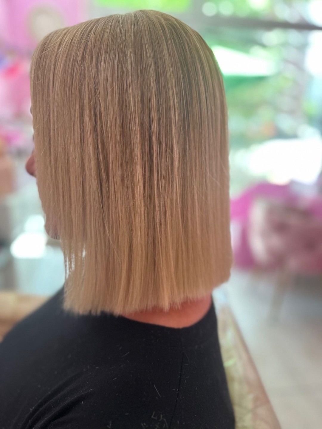 Poezija ljepote #sarajevo Farbanje kose Farbanje izrastka + žensko šišanje + feniranje na ravno - kosa srednje dužine