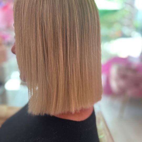 Poezija ljepote #sarajevo Farbanje kose Farbanje izrastka + žensko šišanje + feniranje na ravno -