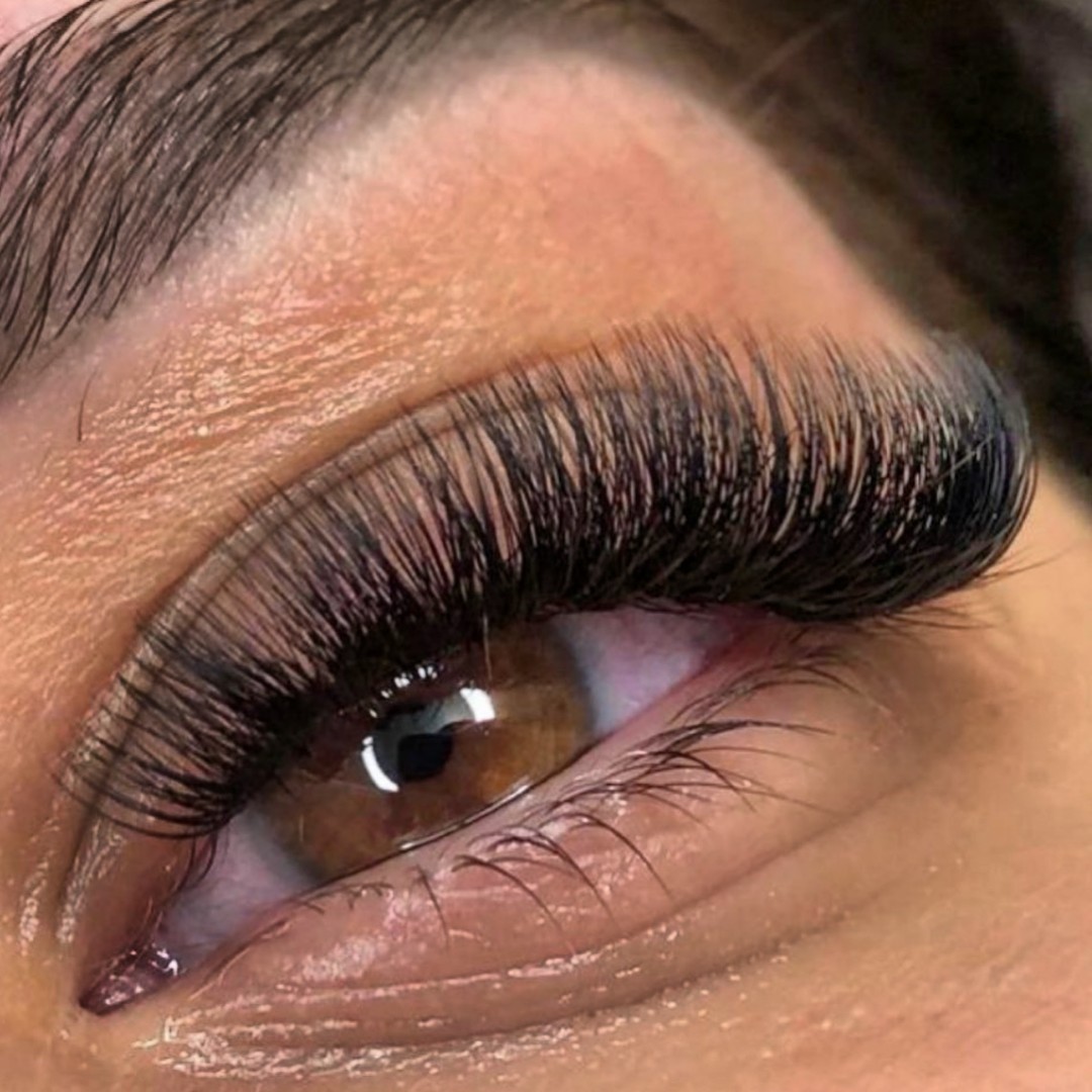 Nail Queen #sarajevo Nadogradnja trepavica Nadogradnja trepavica - ruski volumen