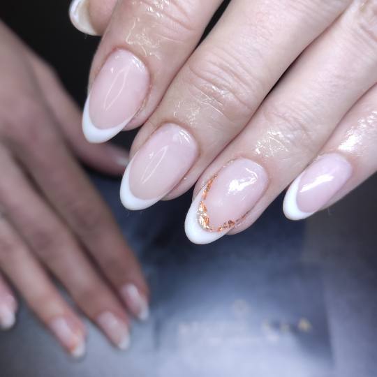 Studio Ela #sarajevo Lakiranje noktiju French - dodatak uz uslugu