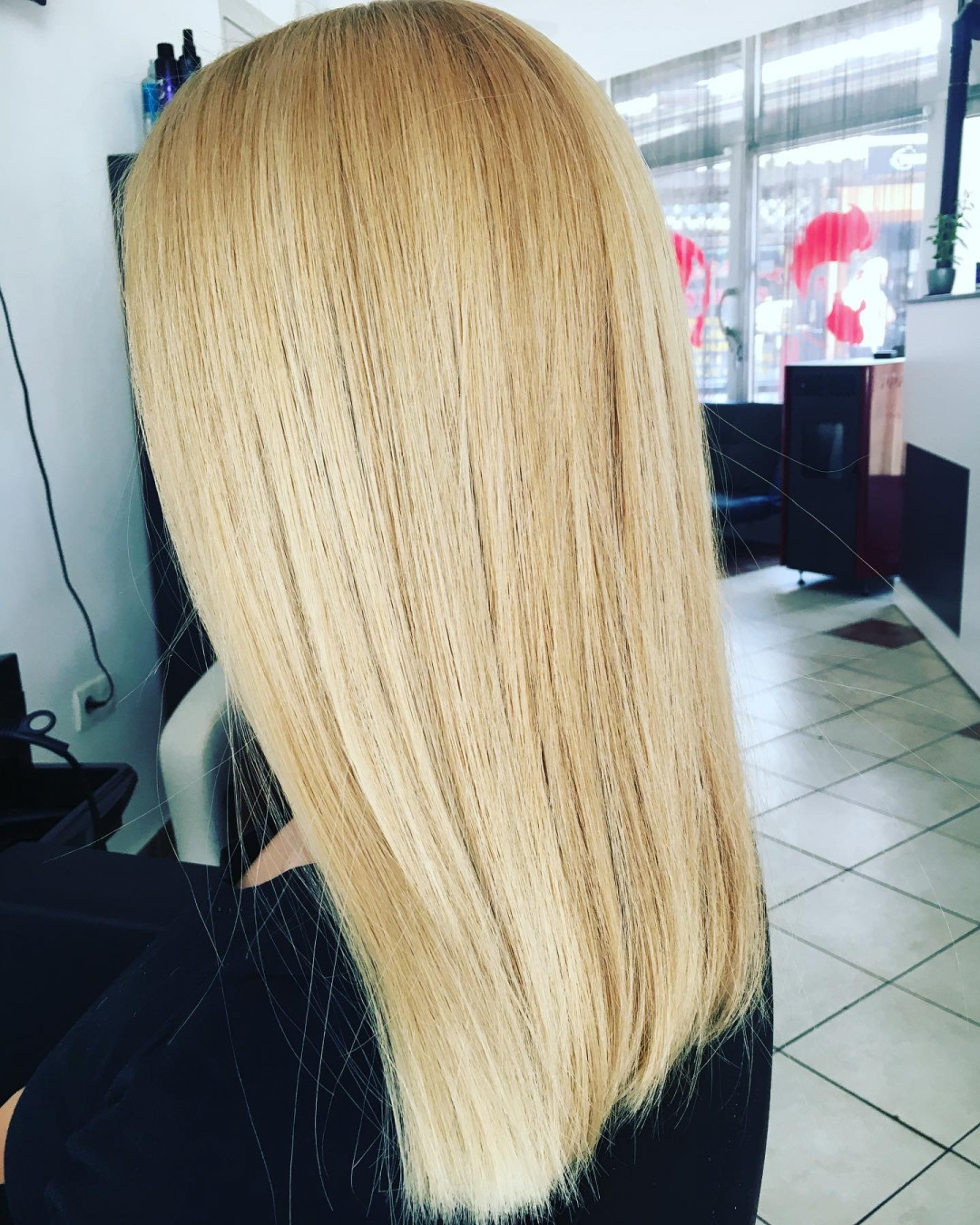 Farbanje cijele dužine kose - kosa srednje dužine - Frisco, Sarajevo Farbanje kose Frizerski saloni Farbanje kose, Sarajevo, Centar - Stari Grad