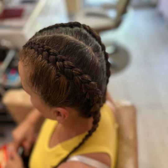 Poezija ljepote #sarajevo Pletenice, kike, punđe Pletenica - jedna