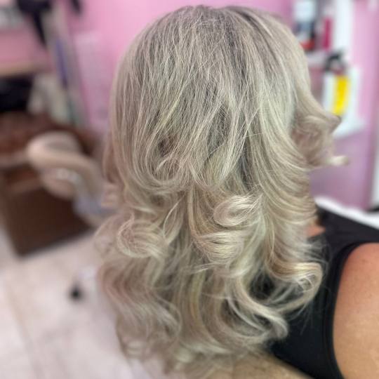 Poezija ljepote #sarajevo Uvijanje, lokne i talasi Lokne - duga kosa