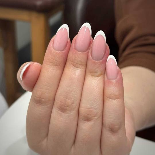 Lovely Em salon & head spa #sarajevo Ojačavanje noktiju Trajni lak/gel/rubber baza - M dužina