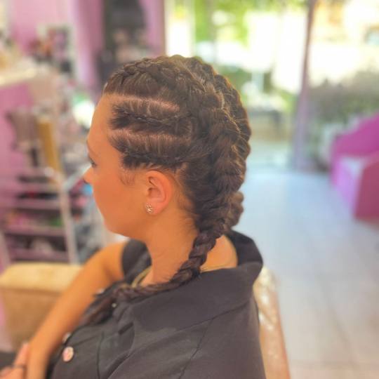 Poezija ljepote #sarajevo Pletenice, kike, punđe Pletenica - jedna