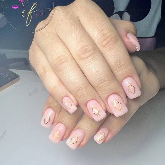 Studio ef #sarajevo Nadogradnja noktiju Nadogradnja noktiju tipsama -kratki nokti