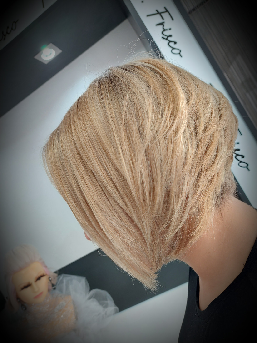 Žensko šišanje - kosa srednje dužine - Frisco, Sarajevo Žensko šišanje Frizerski saloni Žensko šišanje, Sarajevo, Centar - Stari Grad