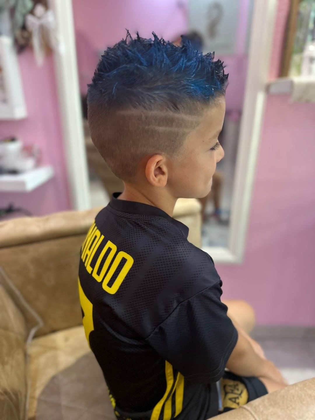 Dječije muško šišanje - Poezija ljepote, Sarajevo Berberin Muški frizeri Berberin, Sarajevo, Novo Sarajevo - Novi Grad