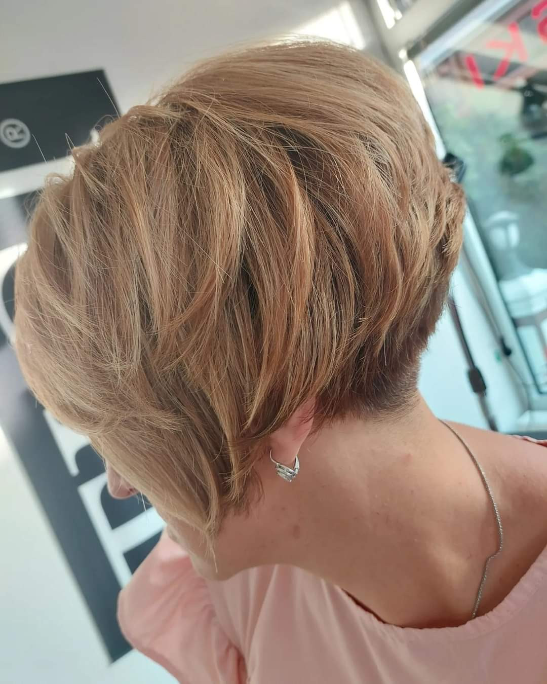 Žensko šišanje - kratka kosa - Frisco, Sarajevo Žensko šišanje Frizerski saloni Žensko šišanje, Sarajevo, Centar - Stari Grad