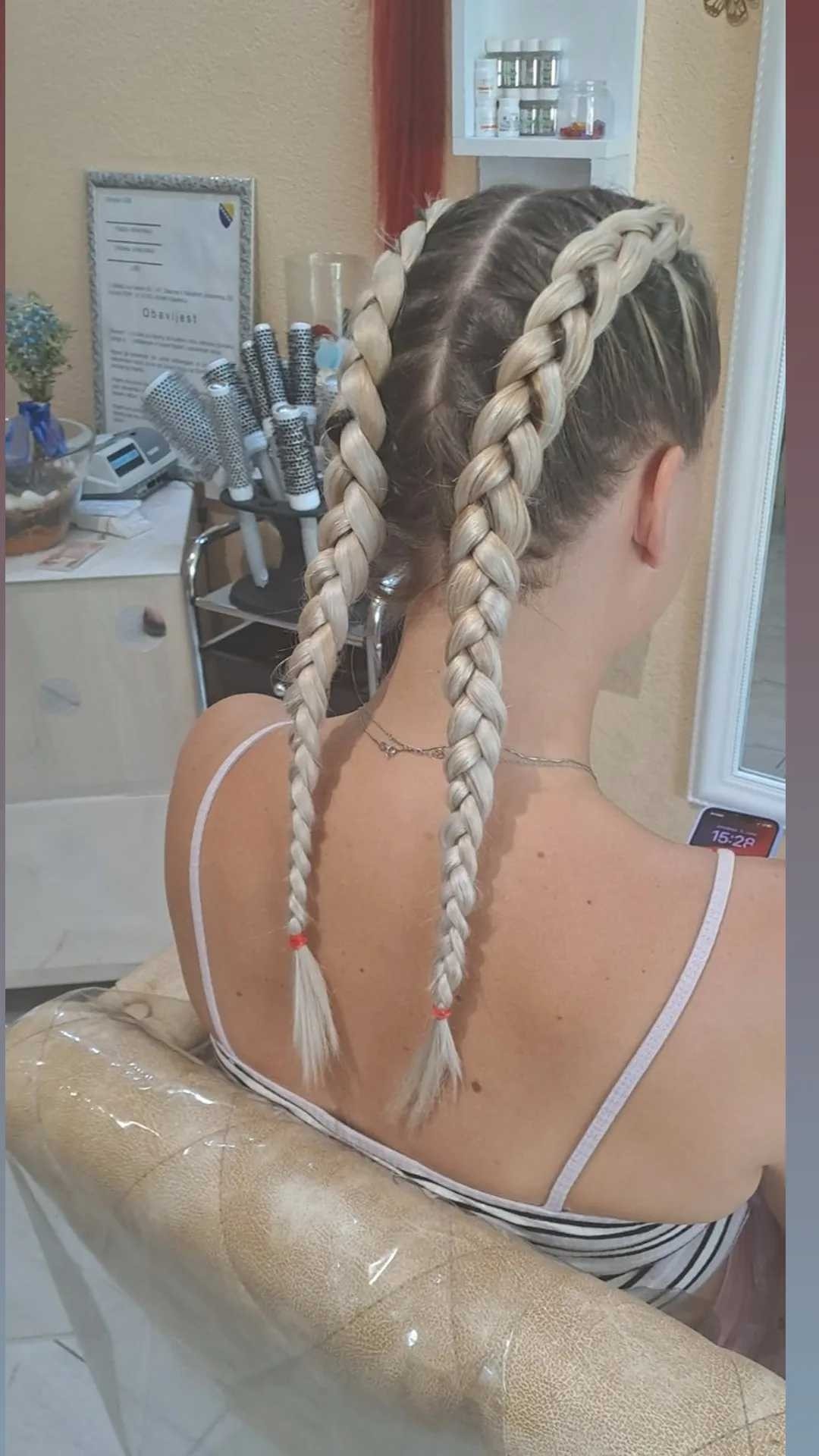 Poezija ljepote #sarajevo Pletenice, kike, punđe Pletenica - jedna