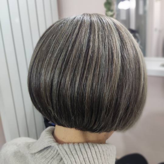 L'Amour beauty studio #sarajevo Žensko šišanje Žensko šišanje - kosa srednje dužine