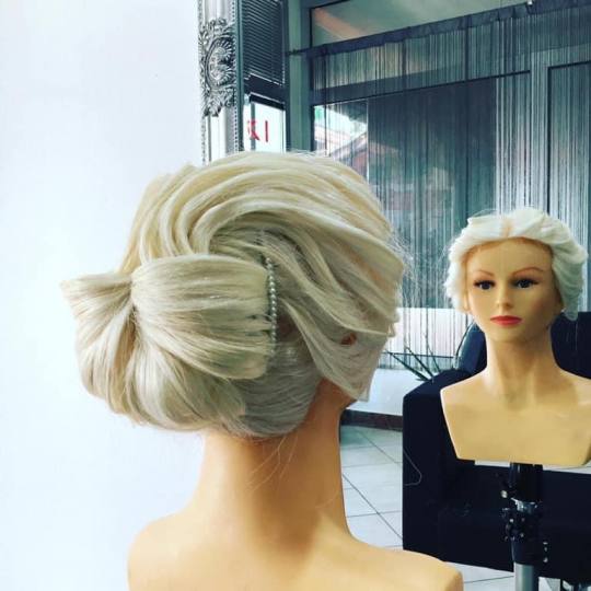 Frisco #sarajevo Svečane i frizure za svadbu Svečana frizura složena - kratka kosa