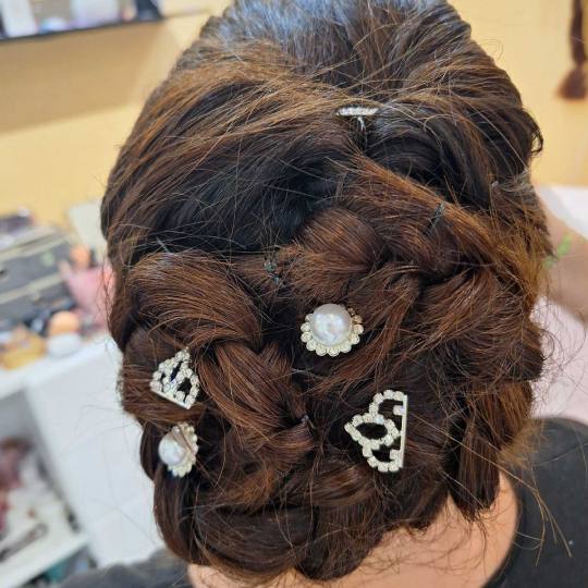 Poezija ljepote #sarajevo Svečane i frizure za svadbu Svečana frizura - duga kosa