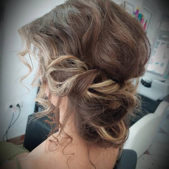 Frisco #sarajevo Svečane i frizure za svadbu Svečana frizura jednostavna - kratka kosa