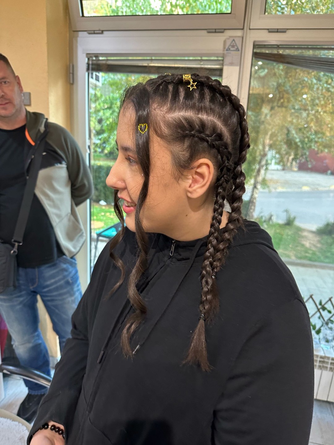 Poezija ljepote #sarajevo Svečane i frizure za svadbu Svečana frizura + nadogradnja noktiju tipasama / ojačavanje noktiju gelom + profesionalno šminkanje