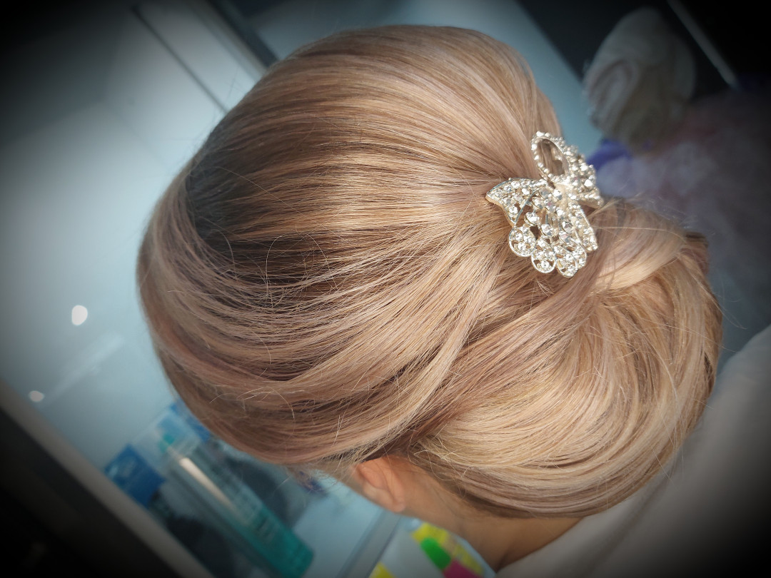 Svečana frizura složena - kratka kosa - Frisco, Sarajevo Svečane i frizure za svadbu Frizerski saloni Svečane i frizure za svadbu, Sarajevo, Centar - Stari Grad