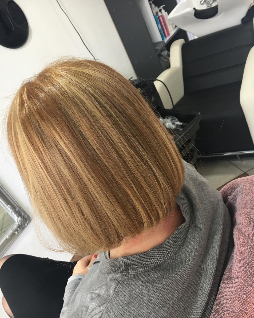 Farbanje cijele dužine kose - kosa srednje dužine - Frisco, Sarajevo Farbanje kose Frizerski saloni Farbanje kose, Sarajevo, Centar - Stari Grad