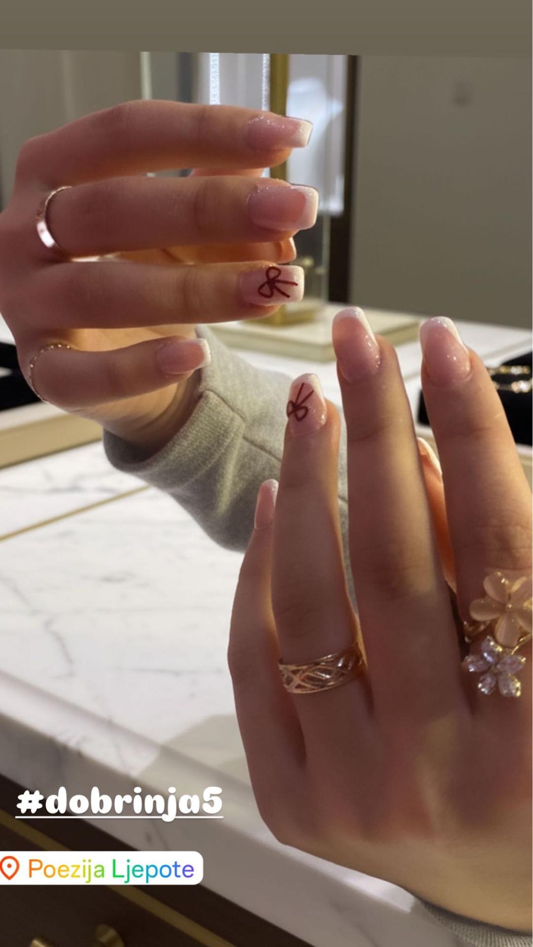 Poezija ljepote #sarajevo Nadogradnja noktiju Nadogradnja noktiju tipsama - french / ombre