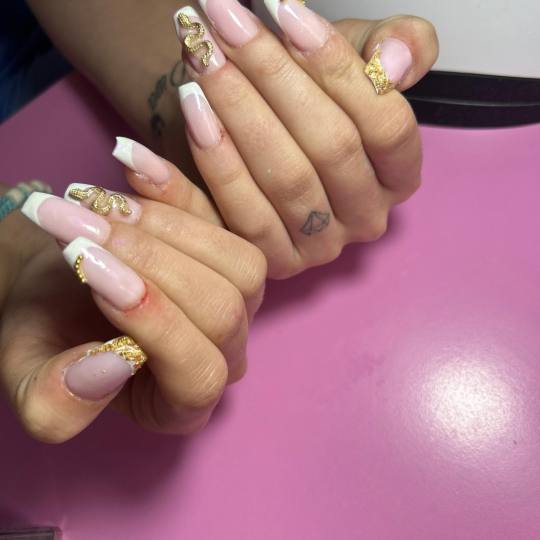 Poezija ljepote #sarajevo Nadogradnja noktiju Nadogradnja noktiju tipsama - french / ombre