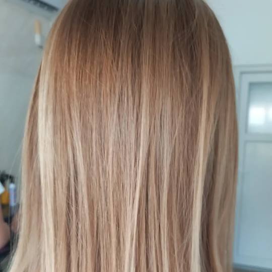 Snježana #sarajevo Farbanje kose Preliv + feniranje na ravno - sve dužine kose Farbanje izrastka i