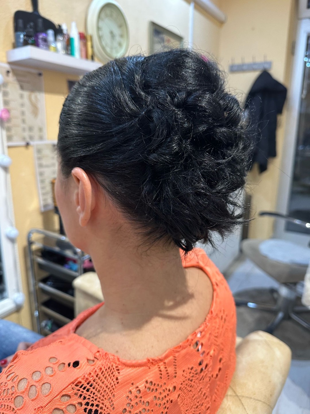 Poezija ljepote #sarajevo Svečane i frizure za svadbu Svečana frizura + profesionalno šminkanje