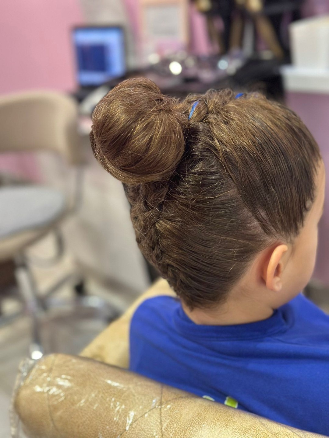 Poezija ljepote #sarajevo Pletenice, kike, punđe Pletenica - dve