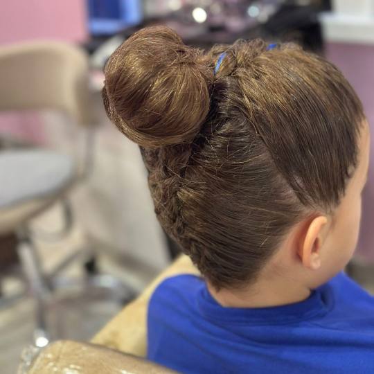 Poezija ljepote #sarajevo Pletenice, kike, punđe Pletenica - dve Pletenice, kike, punđe