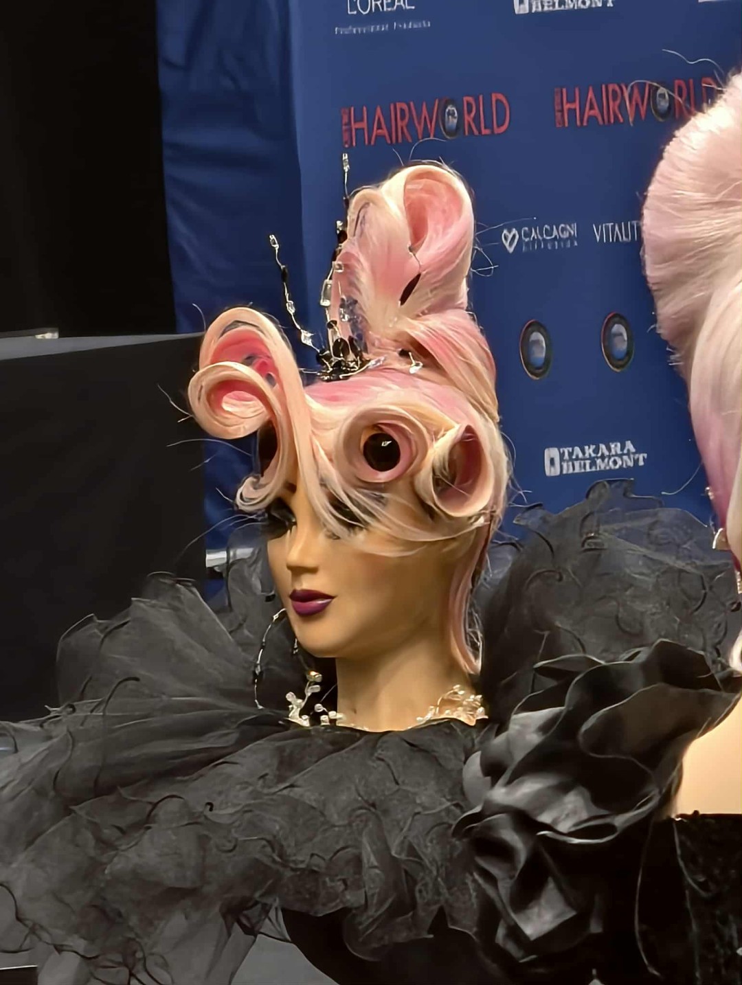 Frisco #sarajevo Svečane i frizure za svadbu Svečana frizura složena - duga kosa