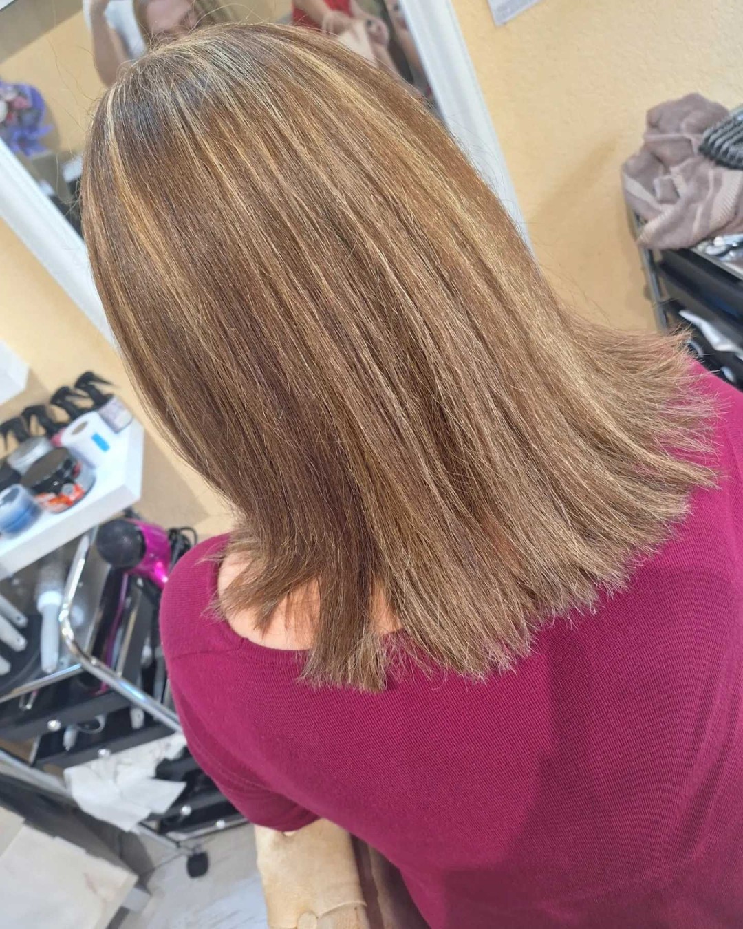 Povrsinski pramenovi na foliju + žensko šišanje + feniranje - srednje duga kosa - Poezija ljepote, Sarajevo Farbanje kose Frizerski saloni Farbanje kose, Sarajevo, Novo Sarajevo - Novi Grad