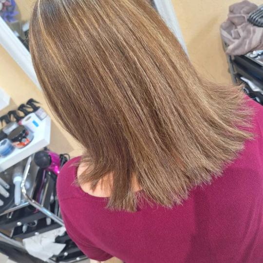 Poezija ljepote #sarajevo Farbanje kose Povrsinski pramenovi na foliju + žensko šišanje + feniran