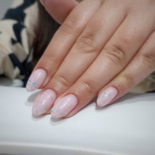 Lovely Em salon & head spa #sarajevo Ojačavanje noktiju Trajni lak/gel/rubber baza - M dužina