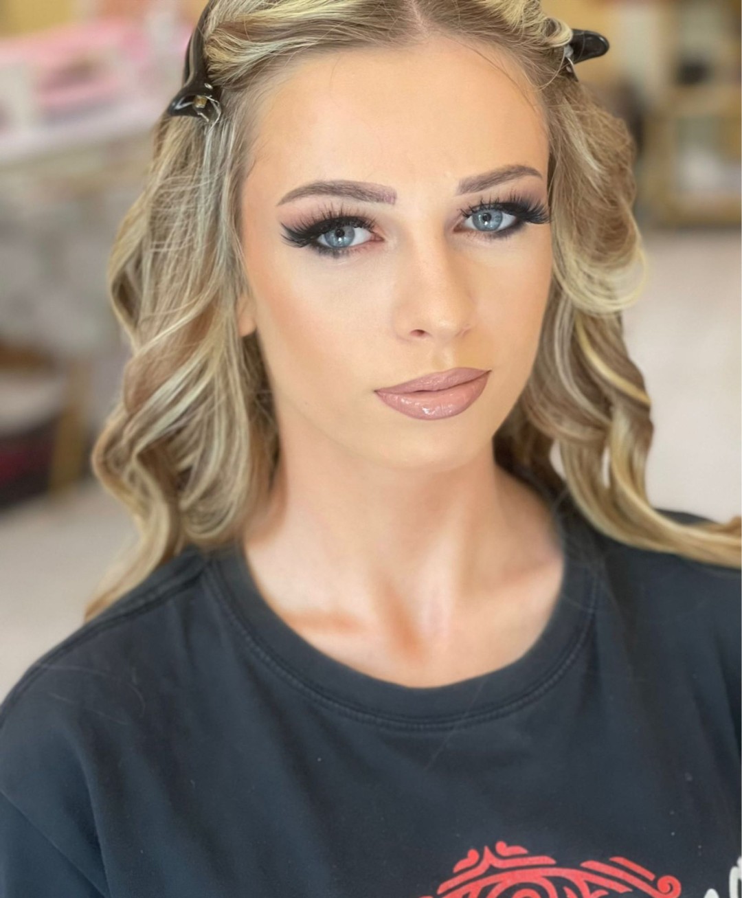 Poezija ljepote #sarajevo Svečane i frizure za svadbu Svečana frizura + profesionalno šminkanje