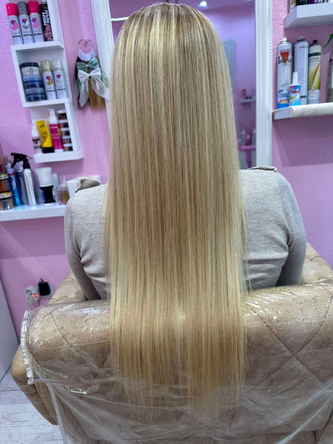 Poezija ljepote #sarajevo Farbanje kose Farbanje izrastka + žensko šišanje + feniranje na ravno - ekstra duga kosa