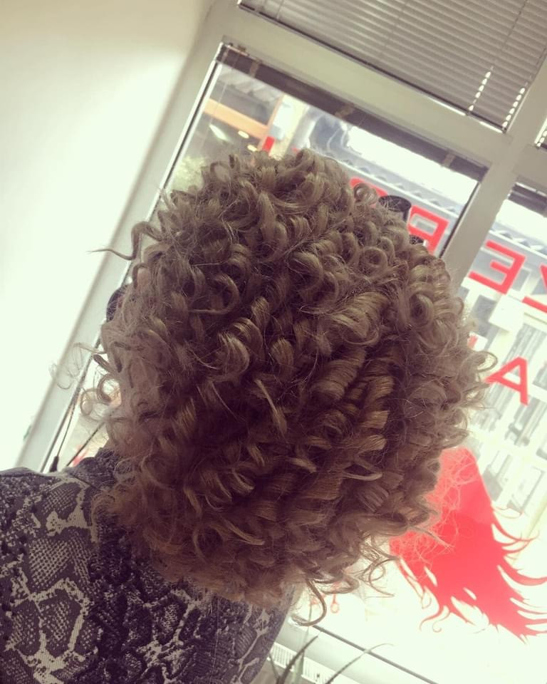 Lokne na figaro - paž / kosa srednje dužine - Frisco, Sarajevo Svečane i frizure za svadbu Frizerski saloni Svečane i frizure za svadbu, Sarajevo, Centar - Stari Grad