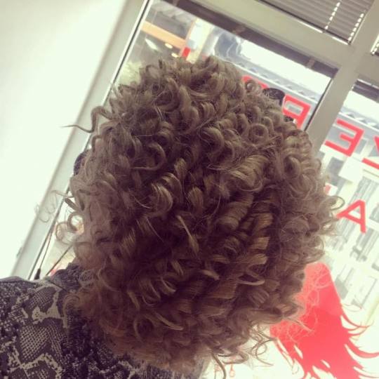 Frisco #sarajevo Svečane i frizure za svadbu Lokne na figaro - paž / kosa srednje dužine