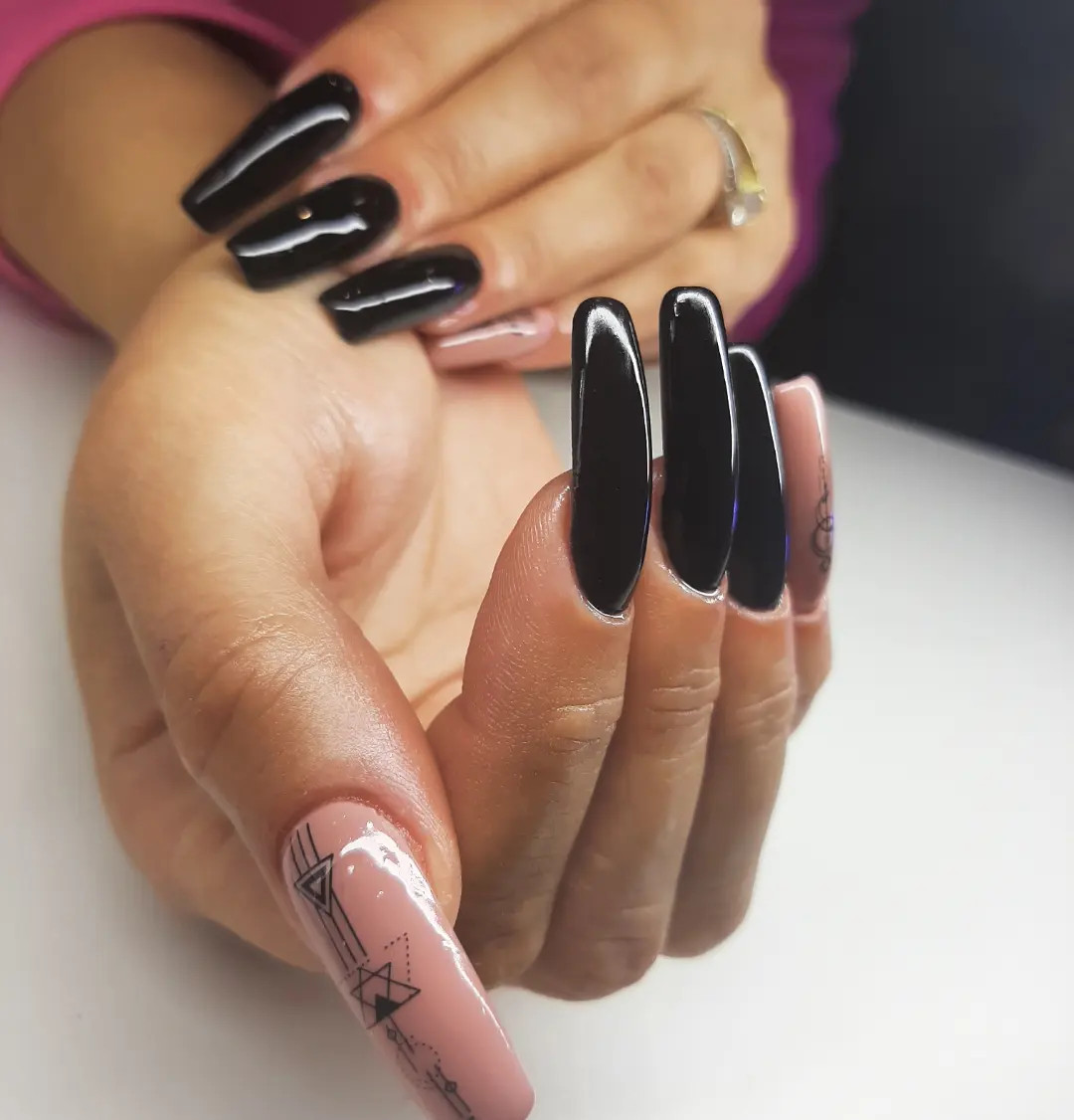 Pinčovani nokti - M / L dužina - La Vie beauty centar, Sarajevo Nadogradnja noktiju Nokti Nadogradnja noktiju, Sarajevo, Centar - Stari Grad